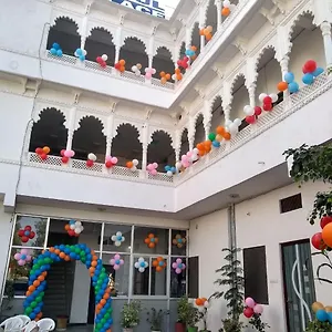 2* Hotel Gokul Palace